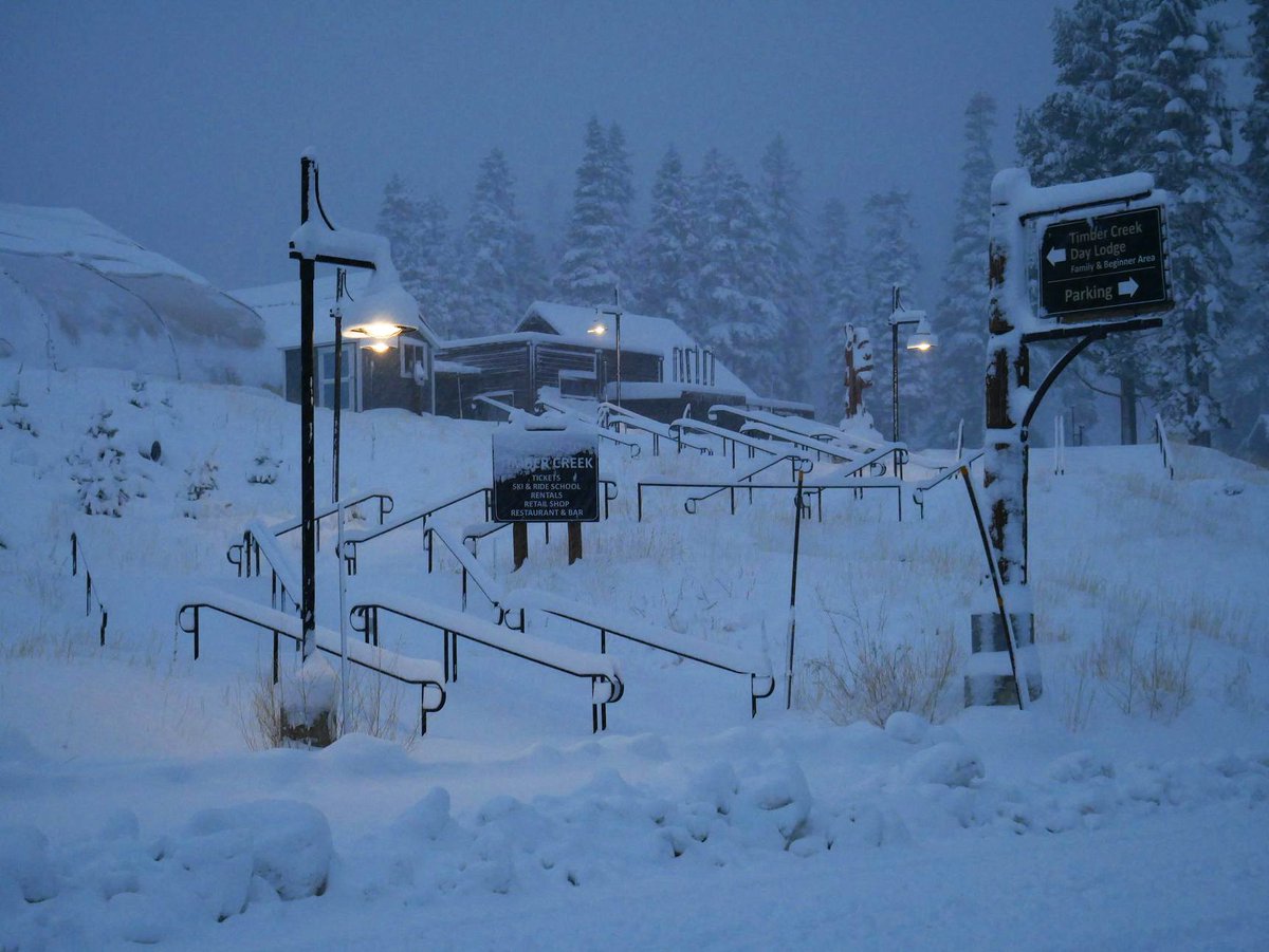 KirkwoodMTN's tweet image. IT'S HERE! Mother Nature is delivering the goods for Turkey Day. 
We had 11 inches reported at 5 am and snow is still coming down everywhere on the mountain.

Make sure you check out our webcams bit.ly/KWWebcams

📷: Gues Services Team | Dan Deemer (7am)