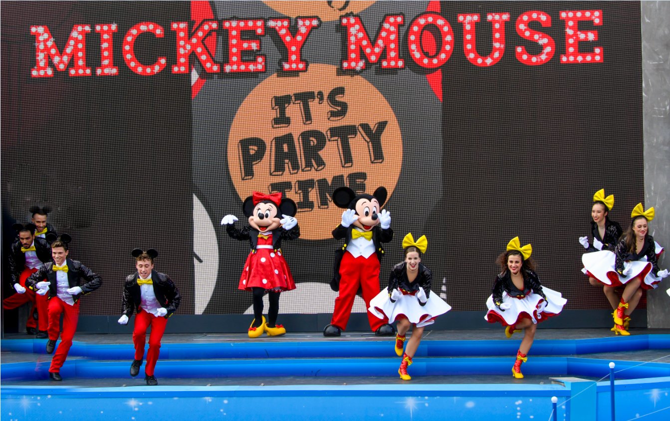 Disneyland Paris Il N Est Pas Trop Tard Pour Souhaiter Un Joyeux Anniversaire A Mickey Partagez Vos Vœux Sur Les Medias Sociaux Votre Video Sera Peut Etre Diffusee