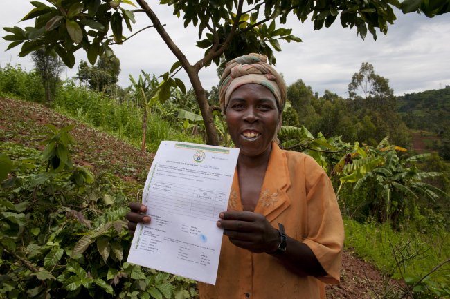 GLTNnews's tweet image. #Sustainabledevelopment across Africa can only happen by engaging and empowering #women. Use @GLTNnews #landtools to give #women #tenuresecurity and watch the amazing results #leavenoonebehind #SDGs #Africities8 #womensrights