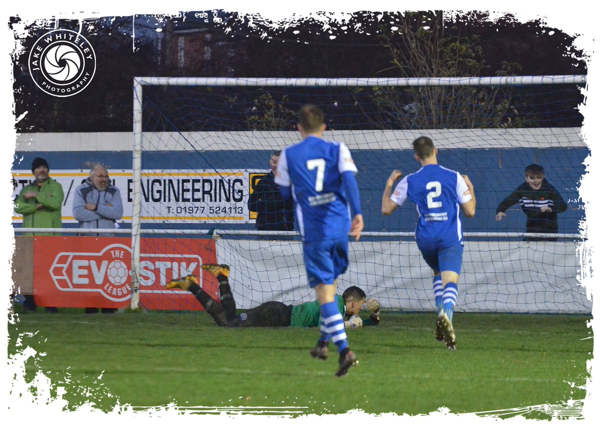 SpaldingUnited's tweet photo. Debutant #NickGuest opens his account: 3-0 to the hosts!... @PonteCollsFC v #Tulips (#NPLEvoStikEast, 17/11/18) https://t.co/gP5APBhihn