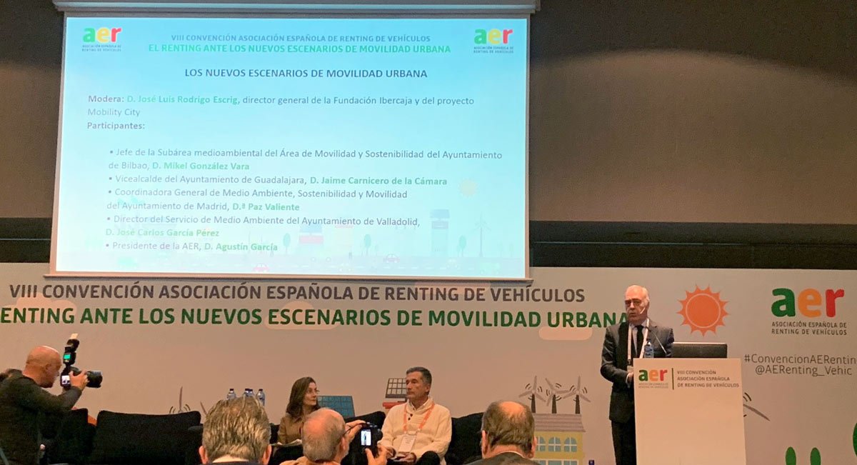 IbercajaRenting's tweet photo. Seguimos en la VIII Convención Anual de la Asociación Española de Renting de Vehículos, ahora con la intervención de José Luis Rodrigo Escrig, Director General de la Fundación Ibercaja y del proyecto MobilityCity #FundacionIbercaja #MobilityCity  #ConvencionAERenting https://t.co/C9TMJB1K3p