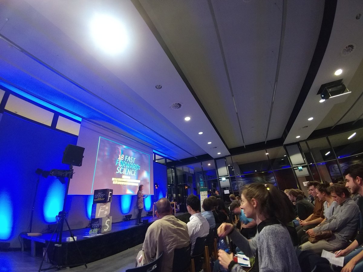 DerCDoe's tweet photo. Wuhuu! Start bei #SciencemeetsYouTube in Jena. Mit @maithi_nk, @Techtastisch, @ZEISS_Group und Videos von @fforwardscience https://t.co/rv2eWA0STl