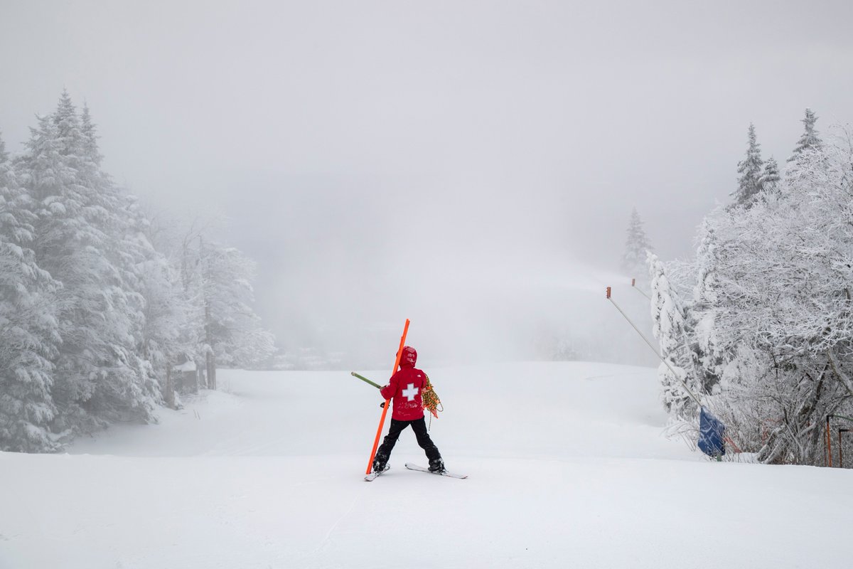 mountsnow's tweet photo. Off to drop some ropes! 
#welovesnow https://t.co/YIdHPKhEAi