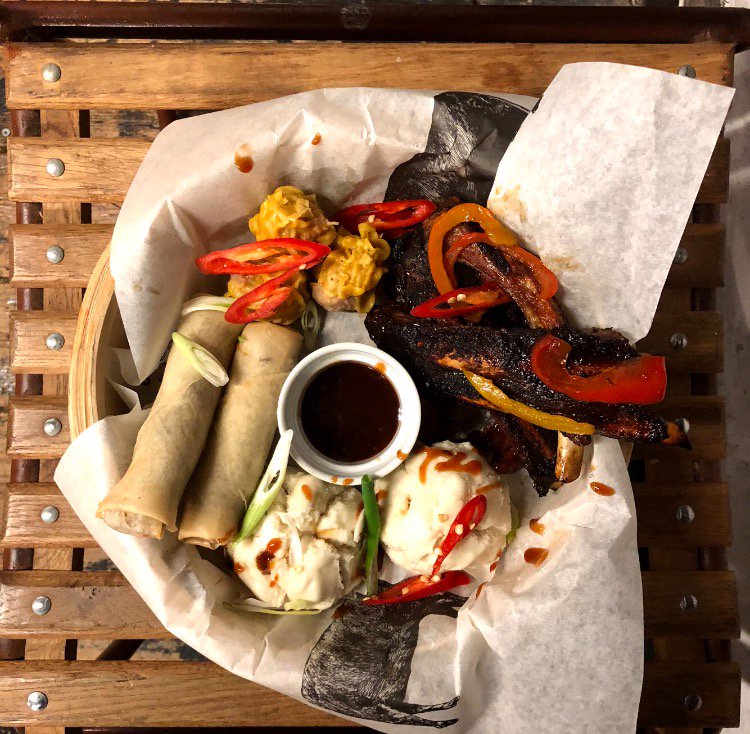 🍽️LO PAN THURSDAY🍽️
On Thursday we do Lo Pan 😋 Get to ours for a the best Thursday night feast going - The banquet includes Philly Cheese Springrolls, Salt and Pepper Ribs, Char Sui Bun, Sui Mai and Homemade Sauces plus a nice side of our Lo Pan Fries. All for £21 👌