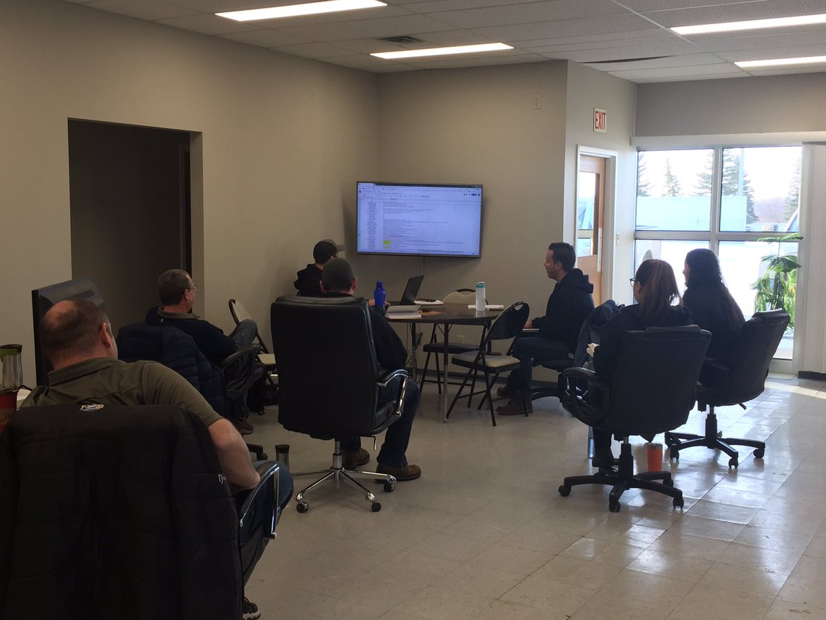 FE_DigitalAg's tweet photo. At @farmers_edge we take a team approach!!! Agronomists, Techs, Account Managers, Client Success and Digital Ag teams meet regularly to share knowledge to ensure a high level of customer service. #SmartFarmingIs #Teamwork https://t.co/d8Nz8HqXjf