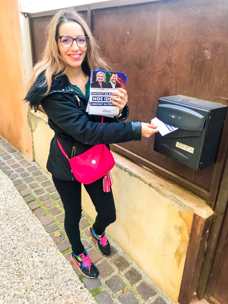 Stephanie_Vct31's tweet photo. 📣 Les jeunes de #GN31 ont effectué un boîtage, à #Muret, avec @epinatel_rn afin d’informer la population sur notre programme pour les élections européennes ! 🇫🇷
✅ Nos idées se répandent en Europe, rejoignez-nous 🇫🇷
#GénérationNation #RassemblementNational https://t.co/xpK8RNqP7D