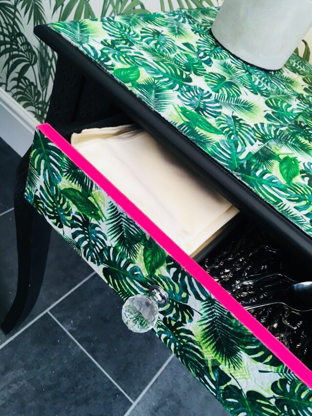 LeahNorris's tweet photo. One of my funky revamps. Love a tropical leave print #interiors https://t.co/g066ePPtjs