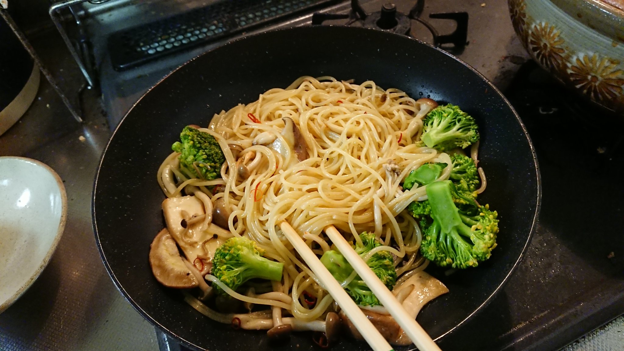 Hekil 夜はアヒージョの残りでペペロンチーノにしたけど アヒージョではニンニク足らなくてあまり美味しくなかった T Co Ah7wtp4vse Twitter