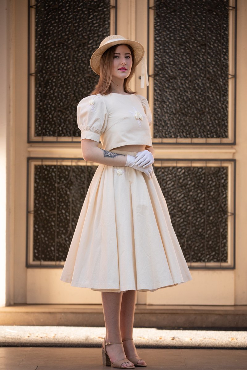 ManoelaZanella's tweet photo. Coleção Summer de 1956 - Toda feminilidade , sonho e tradição de Christian Dior. Um look que nos dá a sensação de uma tarde no jardim, de encantamento e amor pela vida, embalado pela brisa das árvores e perfumes das flores. @TonMullerPhoto 📸 #recriando #dior @Dior https://t.co/j0H6rBJRTr