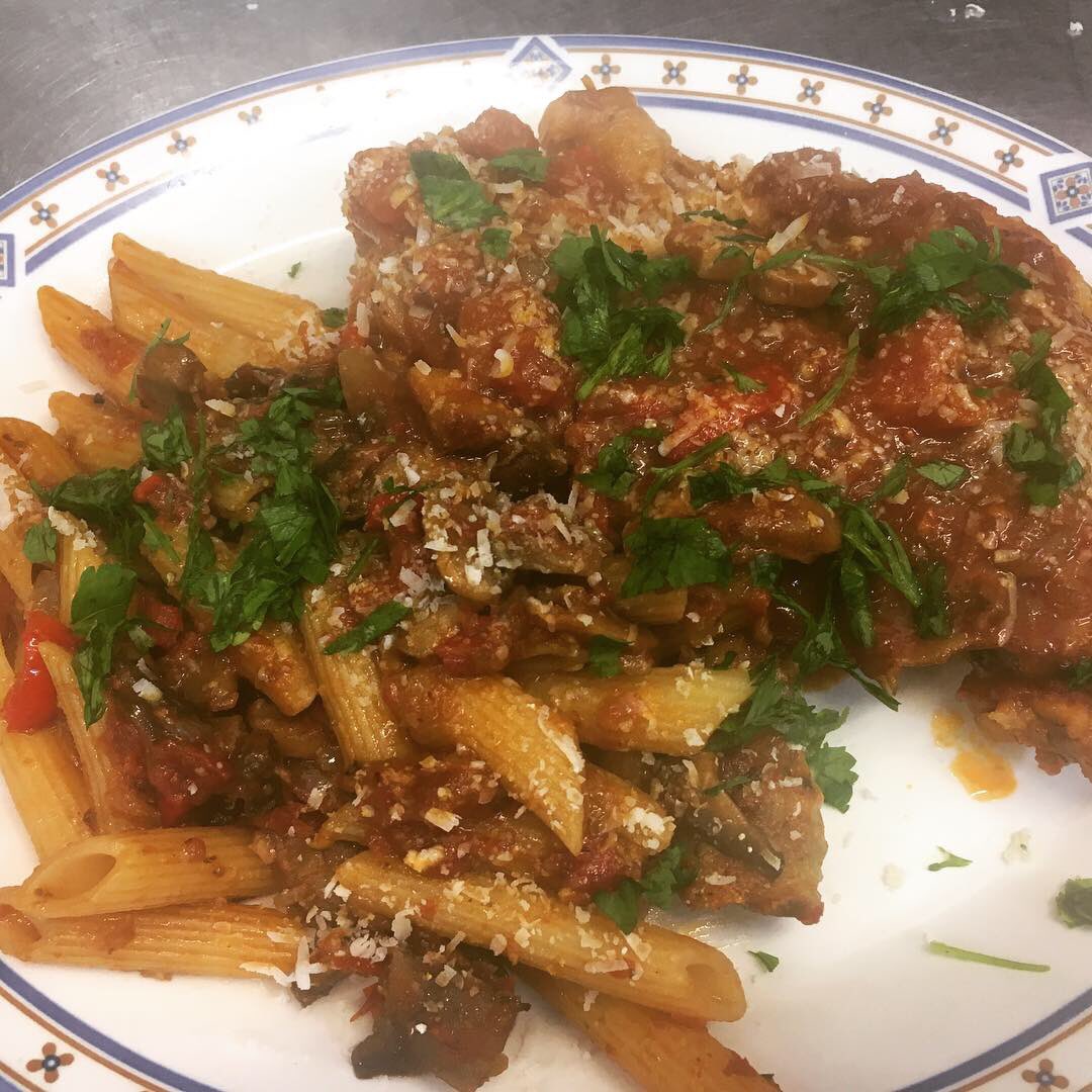 4lunchmcr's tweet photo. Loved having Anna, our newest volunteer, in the kitchen today! Chicken cacciatore was on the menu, and it went down a treat! #popupcafe #lunch #4lunch #communitylunch #italian #chicken #rusticitalian @TLCStLukes @OMVCS https://t.co/VEpKCCRk1Y