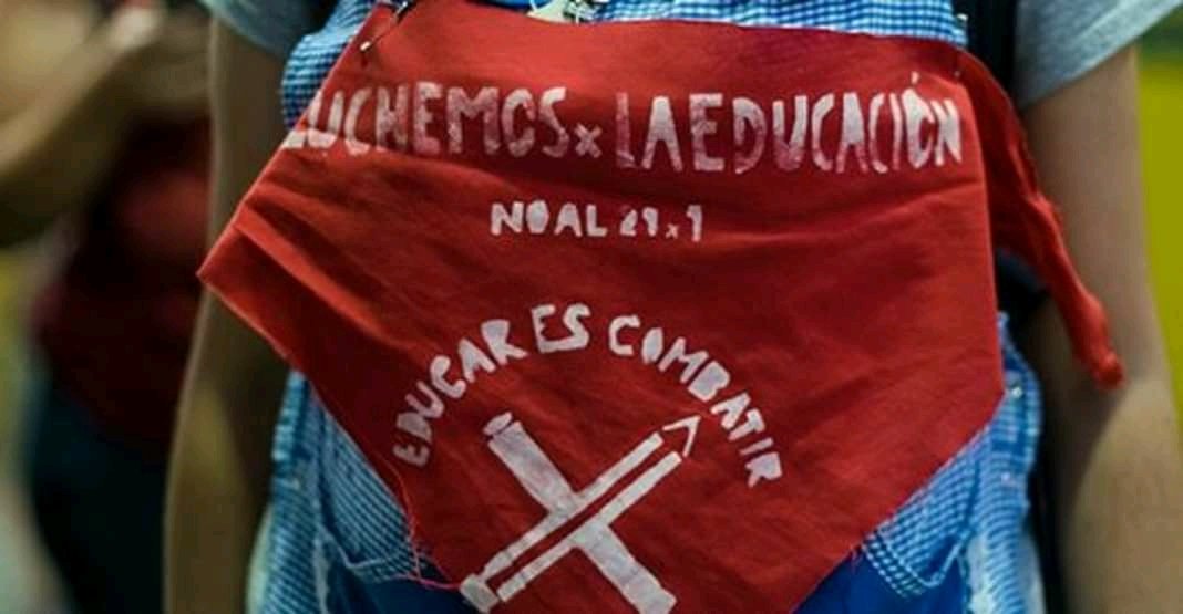 elrata's tweet photo. #NoALaUniCABA #NoAlCierreDeLosProfesorados #Legislatura https://t.co/9hB6lZwWqi