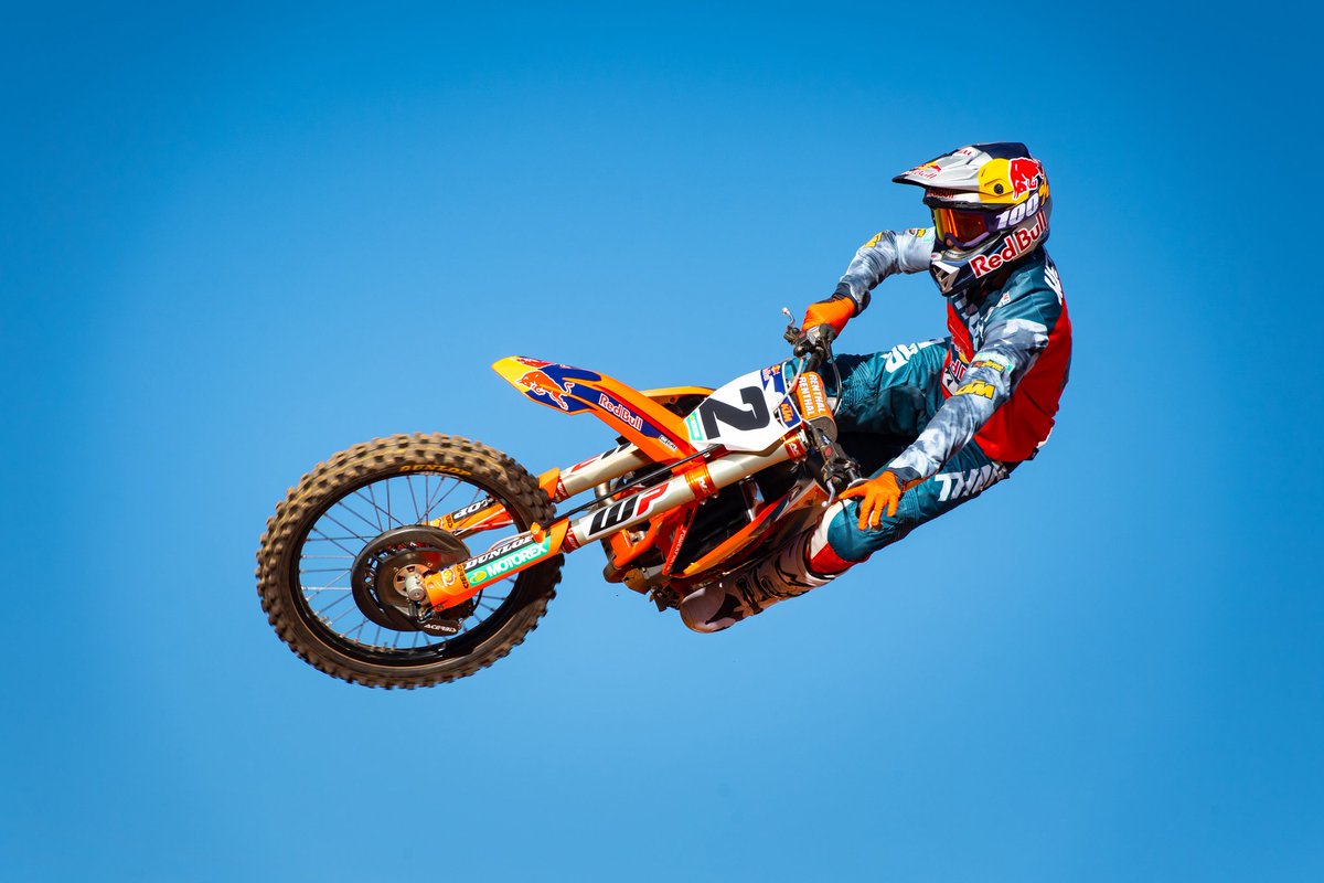 KTM_Racing's tweet photo. Airtime!
@cooperwebb_2 - KTM 450 SX-F FACTORY EDITION

The 2019 AMA Supercross season starts Jan 5 2019 with Anaheim 1

#KTM #ReadyToRace #GivesYouWings #Supercross2019

📷 @Cudby https://t.co/VaCpPijU7y