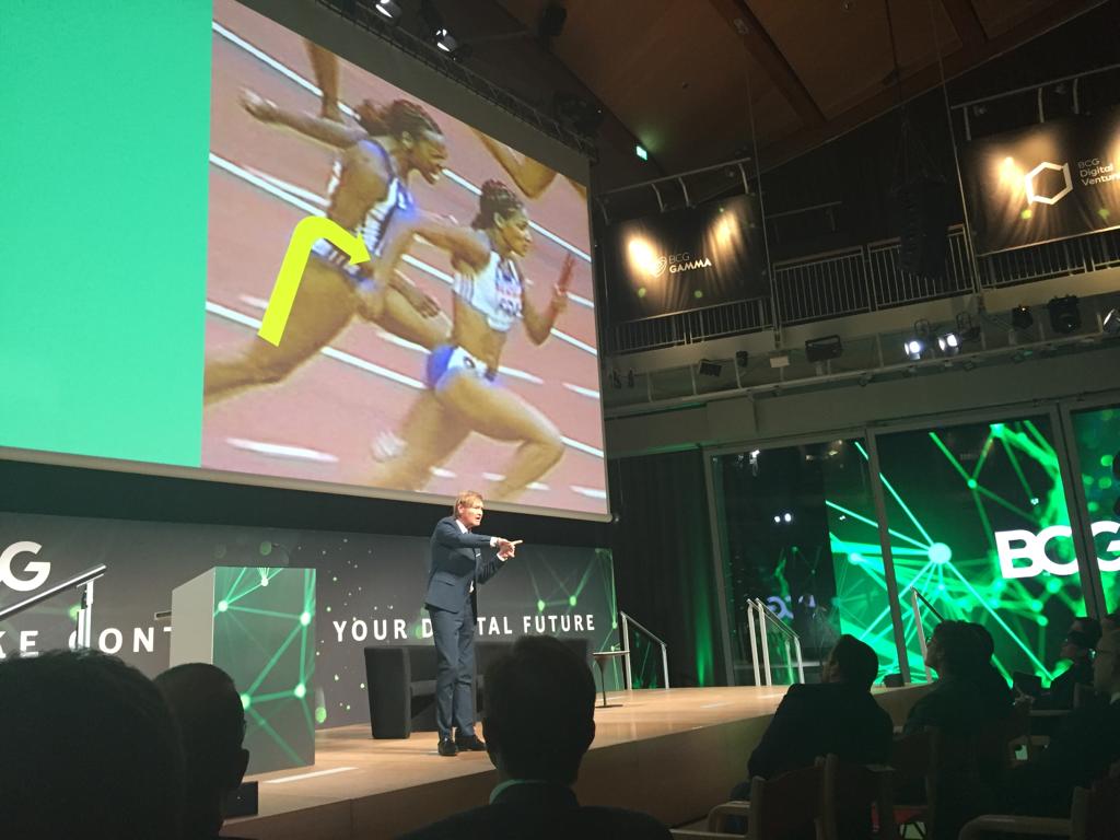 dicoweb's tweet photo. "Siamo nel mezzo di una nuova rivoluzione industriale. È necessaria una trasformazione: significa non solo cosa un'#azienda fa ma anche come lo fa". Nelle parole di Yves Morieux (@BCG) i temi di "Take Control of Your Digital Future", organizzato da @BCGinItaly. #BCGdigitalfuture https://t.co/gyytAd5GnX