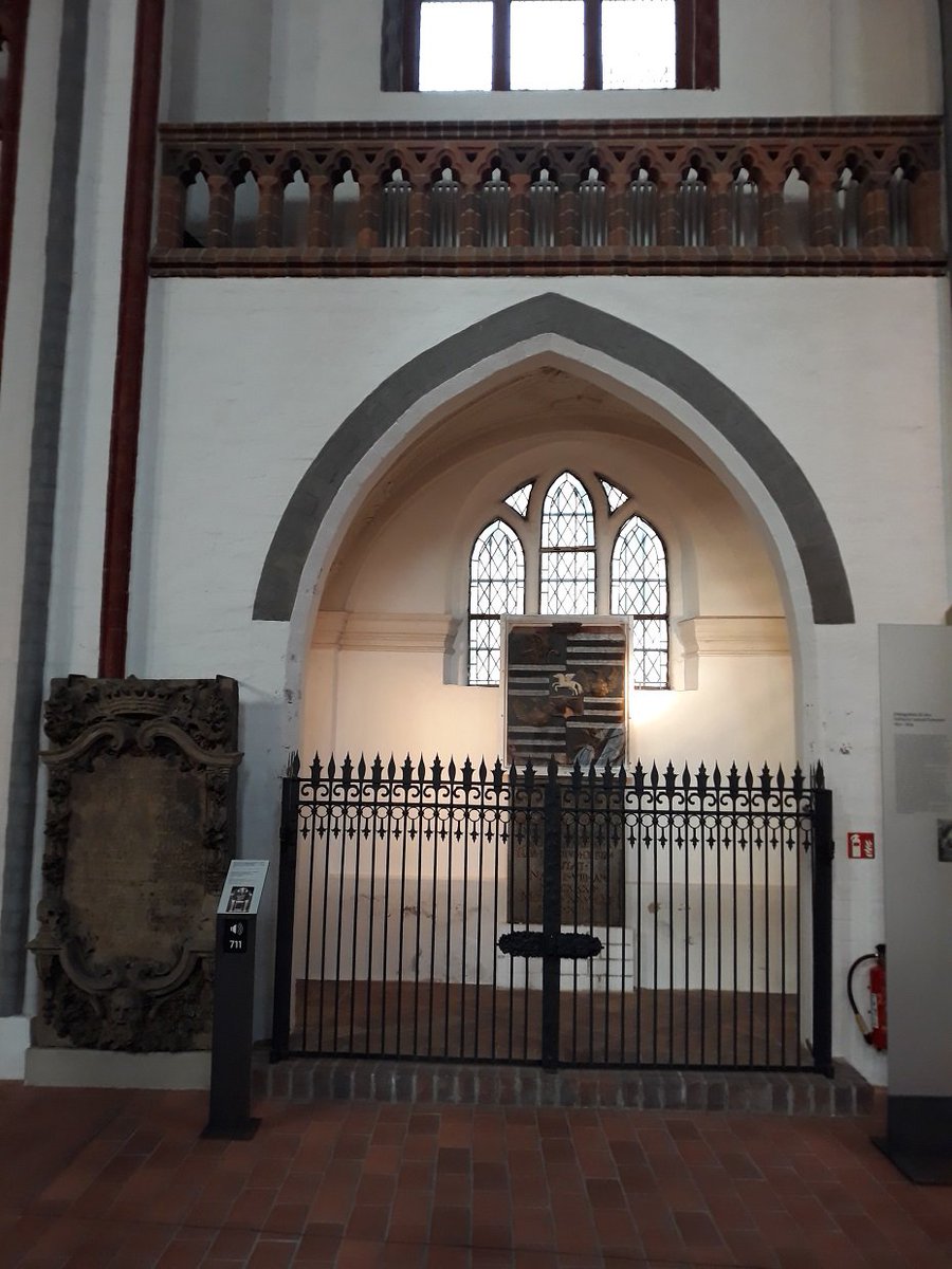8\\ Samuel von Pufendorf (1632-1694) is buried in Berlin’s oldest surviving (though largely reconstructed) church, St. Nicholas’ Church (Nikolaikriche). The inscription says roughly: “His remains rest here, his soul is received in heaven, his glory flies over the whole globe.”