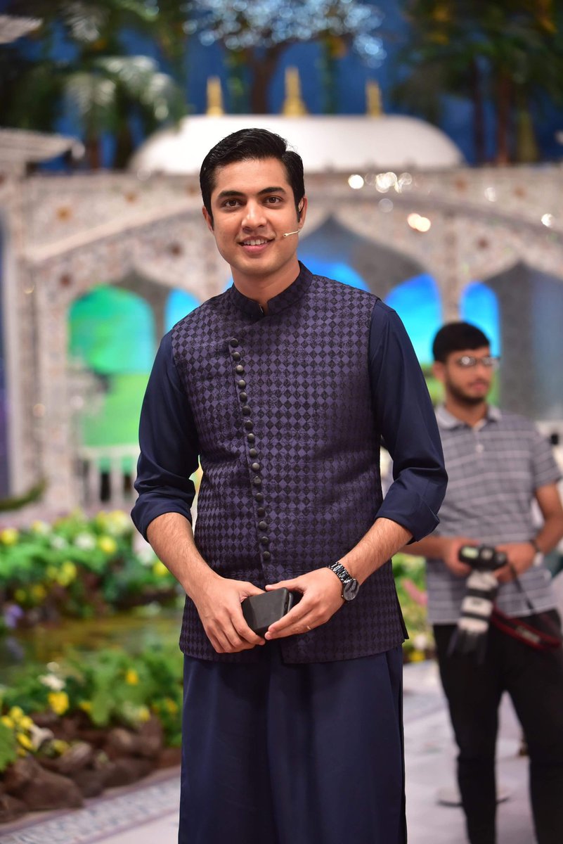 sukainahusyn's tweet image. @iqrarulhassan.i know u r so so much busy😔 U have no time to see a lots of SMS.u have too much fan.♥️i know don't read my message anytime but if u see anytime my tweet then pls #commentLike💞.i like not only u but also ur family bhya 😔 @iqrarulhassan