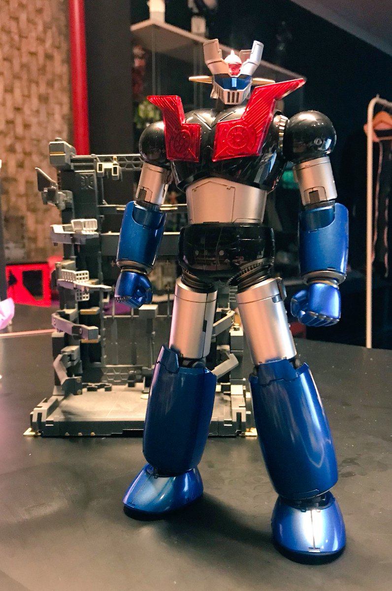 tjumichael's tweet photo. menemani editan malam ini. #mazinger https://t.co/rLayTAjYbh