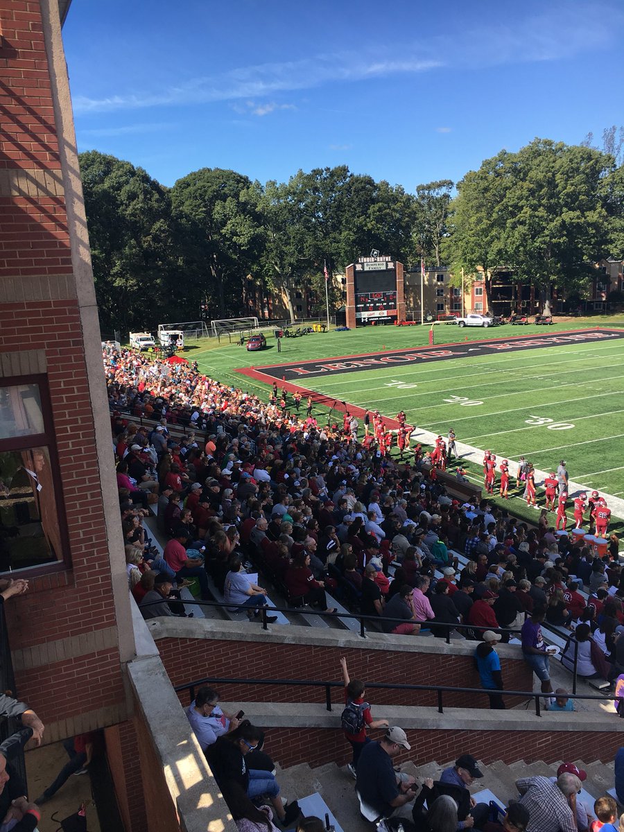 UindyAD's tweet photo. Happy Thanksgiving to #BearNation! So much to be thankful for. I appreciate the incredible support we receive from our @LRBearsClub @LRUAlumni @LRPrezWhitt & #BearsSupportingBears #BestFansInD2 https://t.co/1RiRlpqDP1
