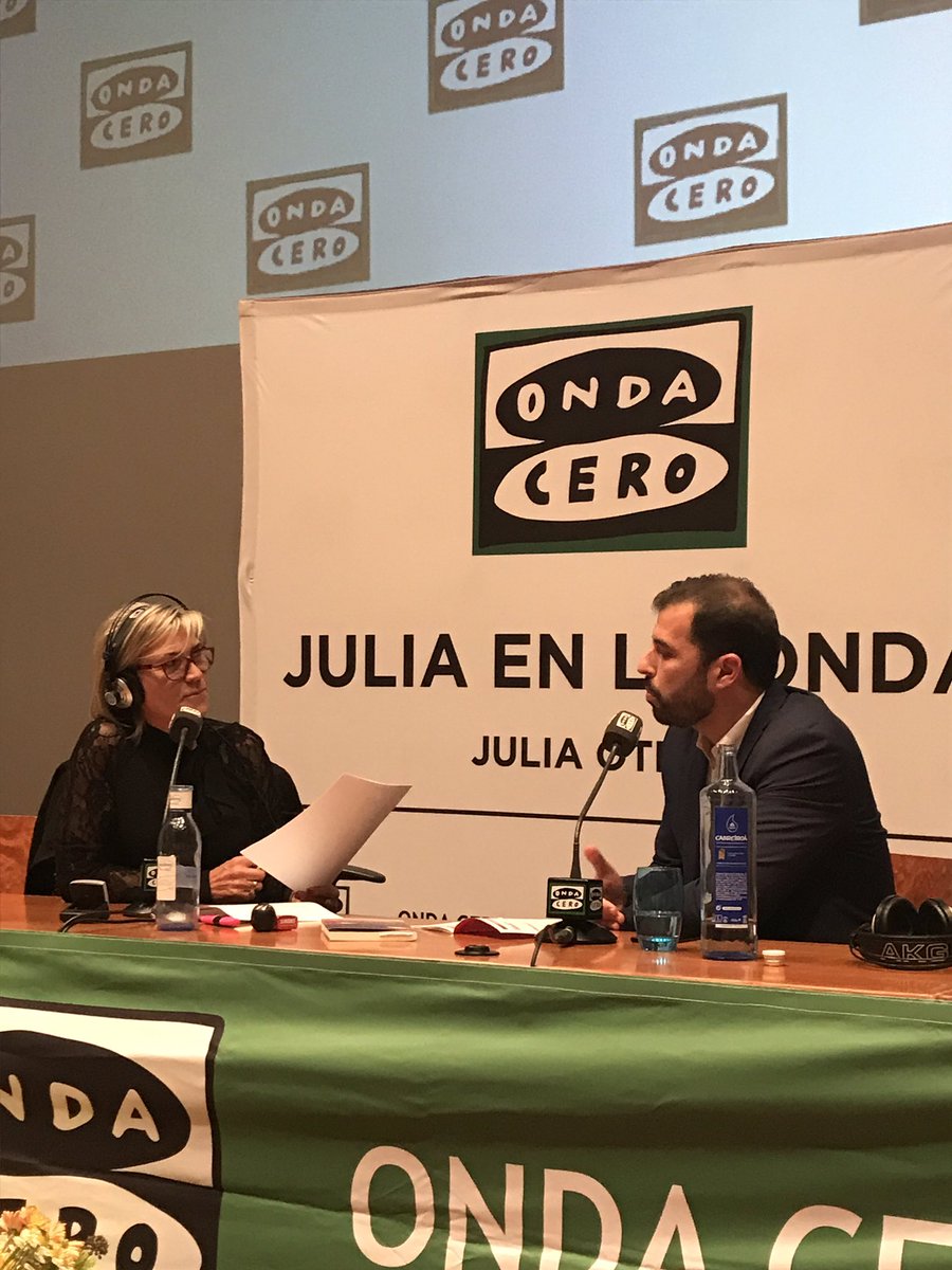 Rebeca_Loop's tweet photo. Charlando sobre la #MobileWeekCoruna con @julia_otero @Juliaenlaonda @OndaCero_es @OndaCeroCoruna https://t.co/hm3YNOz9kF