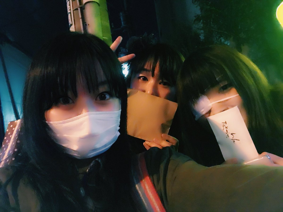 tavico091's tweet photo. 今日は先輩の華。さんの出演するライブに行って参りました😊💫
同じ事務所の高羽柊奈さんもいらっしゃいました〜^_^
秋の夜長に元気と音符の溢れる、ステキな空間でした…🎵
写真は何故か顔のどこかを隠した状態で写る3人(笑)
#BD1122 https://t.co/eQtFkqkNUg