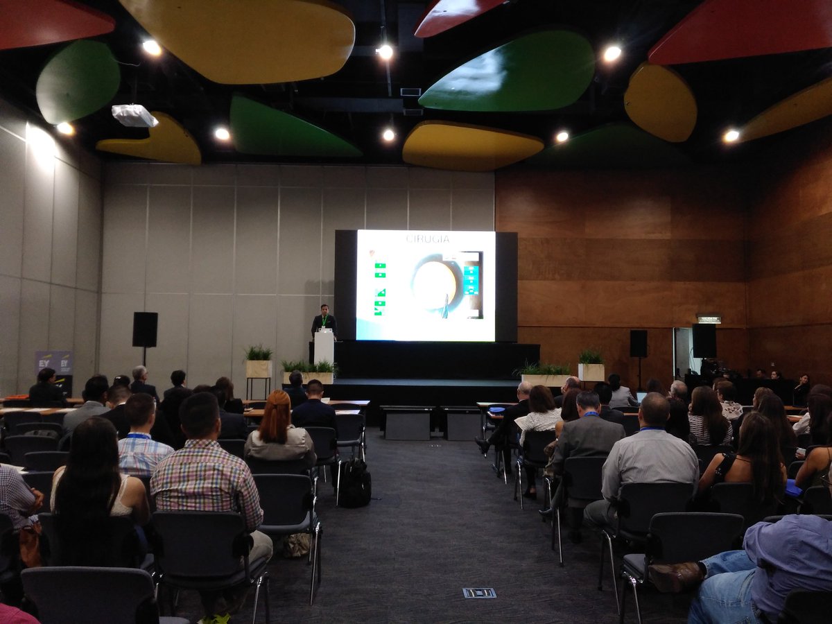 "La cirugía refractiva desde el Lasick hasta la cirugía Facorefractiva, en pacientes sin catarata, son una de las mejores alternativas y más avanzadas en el mundo <a href="/clinicaclofan/">Clínica Clofán</a>" expone, Diego Aristizábal.