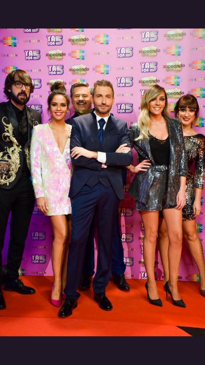 IvanGarciaCale4's tweet photo. Enhorabuena 5 años y los que quedan!! #YaSonFive #zapeandoYaSon5 Equipazo!! 👏👏👏👏👏👏👏👏👏👏 🎂🎂🎉🎉🎊🎊 @quiquepeinado @CristiPedroche @AnnaSimonMari @NadalMiki @Frank_Blanco @ana_morgade @zapeandola6 https://t.co/7xv4f0bcLB
