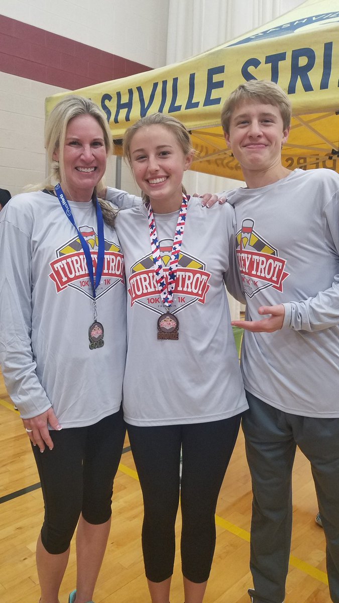 CHS XC current and past athletes burning up the race course this morning at the Franklin Turkey Trot. <a href="/Dbove1017/">Davis Bove</a>, @bmbove, <a href="/claudiadassow/">Claudia Dassow</a>, Christian Garcia, Brent Dassow, Nick Hadley, Micah Dearing,