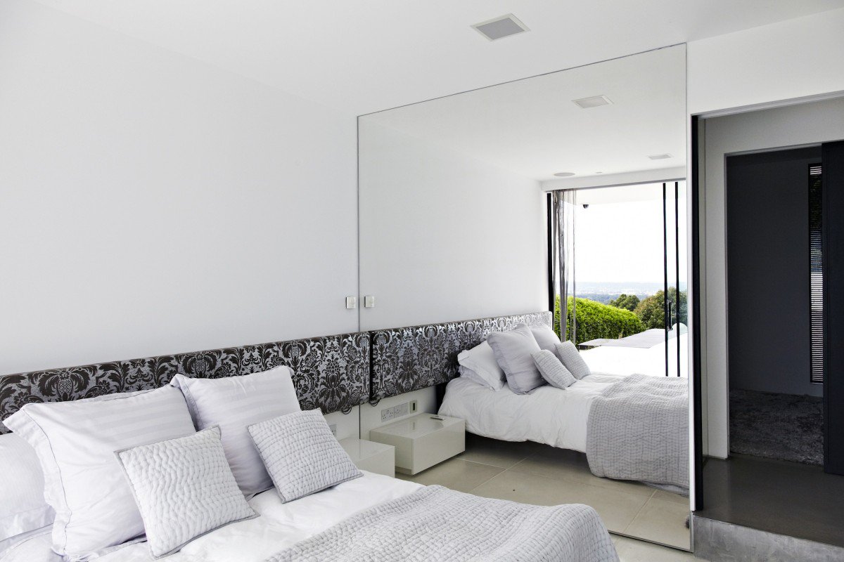 MGP_Ltd's tweet photo. A mirrored wall is a great way to bring light, space and style to a bedroom! Stunning! #TurningHomesIntoShowhomes #MGP #Mirror #Glass #Style #InteriorDesign #Design #Homes #Decor https://t.co/GM13JWwRPM