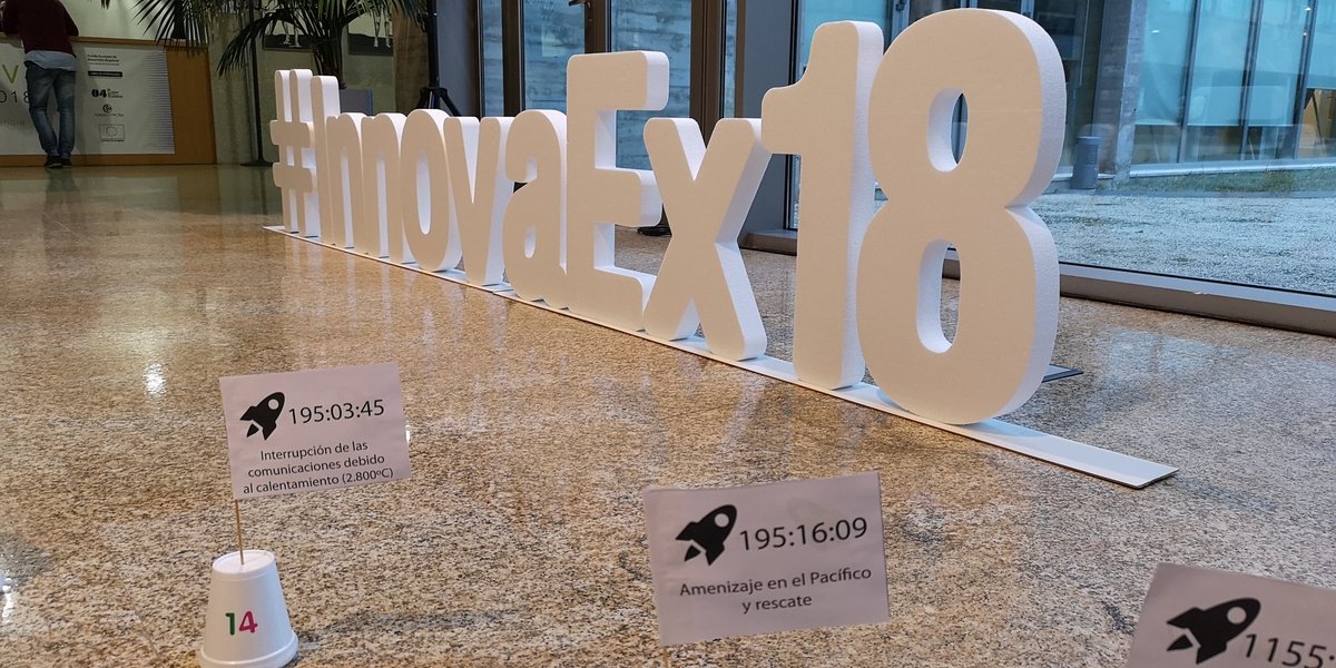 jorgeosuna666's tweet photo. @aluCIENCIAnante en #innovaex18
Me gusta la gente con poco oxígeno pero mucho cuerpo celeste.
Tenemos que hacer una conjunción planetaria con @extremarte_es! https://t.co/mjGCDIm5In