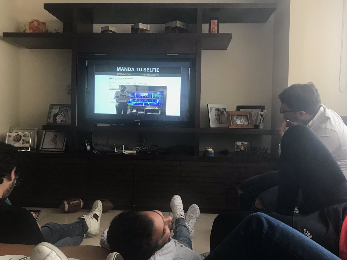 werocss's tweet photo. @FOXImpactoNFL #FOXImpactoNFL  viendo la NFL en compañía https://t.co/UhhtwYdW29