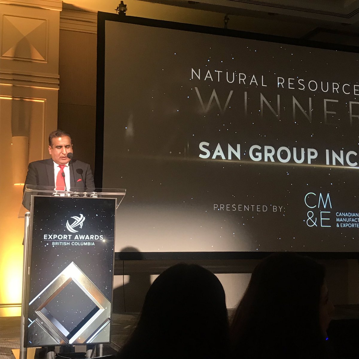 CME_BC's tweet photo. Thank you Vaughan Bassett of Pinnacle Pellet, CME BC Advisory Board Chair for presenting the Natural Resources award to San Group at #BCEXPORT2018. https://t.co/izXBAIxYb3