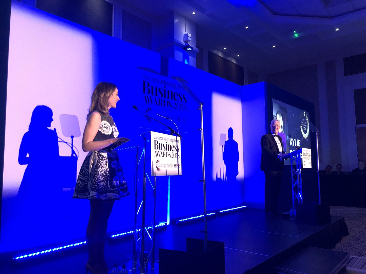And we’re off! Go @BillMartinWMN and @kyliepentelow our hosts for tonight’s @WMNBusiness #wmnbusinessawards.