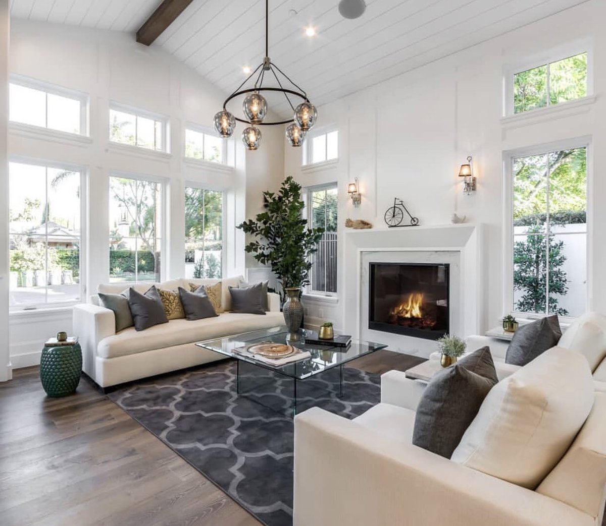 StagedforUpsell's tweet photo. A beautiful space. Lots of great things going on here. Which are your favourite parts? What would you change? 
#Homestaging #Design #Interiors https://t.co/RjmIkiGFEh