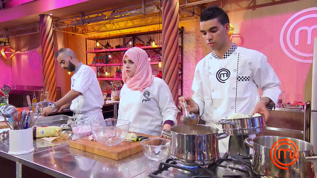 MasterChef_Dz's tweet photo. Les 2 #chefs et leurs #commis en force 👨‍🍳👩‍🍳👨‍🍳👊👨‍🍳👩‍🍳👨‍🍳 #MasterChefAlgérie #MCA3 #Episode8 #LaFinale #EchoroukTV https://t.co/ZaetvP6sSO