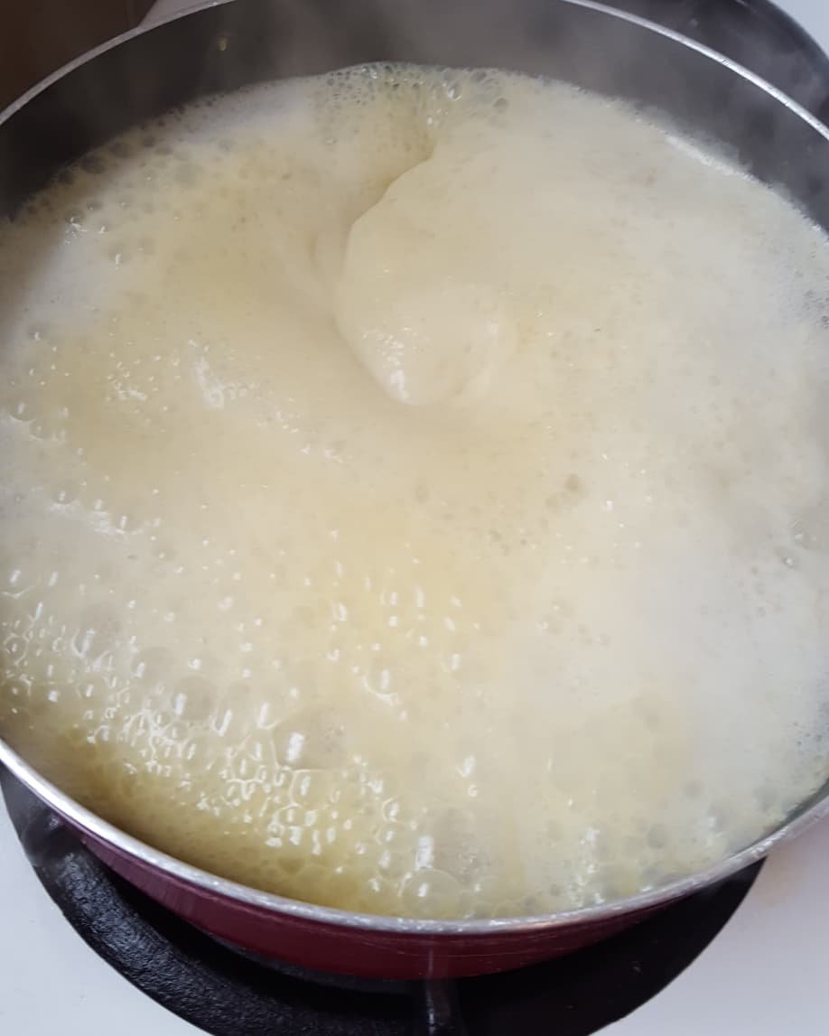 johnniejae's tweet photo. Ya'll, I'm scared hahaha He offered to cook and this is the beginning of his mashed potatoes 😂😂😂😂 I will keep you updated on how this turns out.

#thanksgiving #whenhecooks https://t.co/RP2xJObNZC