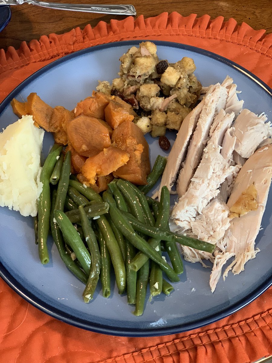 Coach_E29's tweet photo. I’m blessed to officially announce I have committed to crushing this plate at mama’s House! #mammascooking #noplacelikehome #HappyThanksgiving https://t.co/oVx7GOuWbf