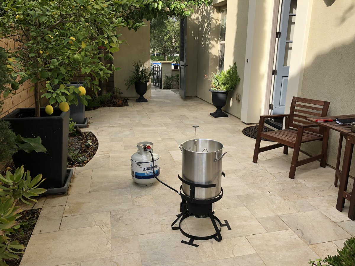 stypulation's tweet image. As my grandma once said, “Why would you cook a turkey any other way?”  #HappyThankgiving #DeepFry