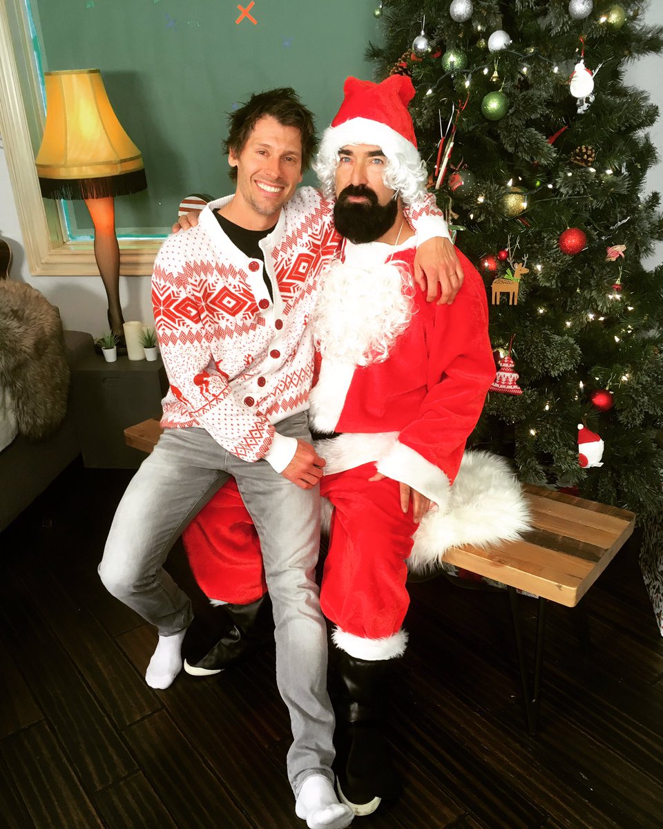 Dear Santa, I would like to wish everyone a happy thanksgiving and also for the <a href="/ChicagoBears/">Chicago Bears</a> to win today :) <a href="/WalkOffTaylor/">Walk Off Taylor</a>  also - check out the <a href="/WalkOffTheEarth/">Walk off the Earth</a> holiday album featuring <a href="/ScottHelman/">Scott Helman</a>