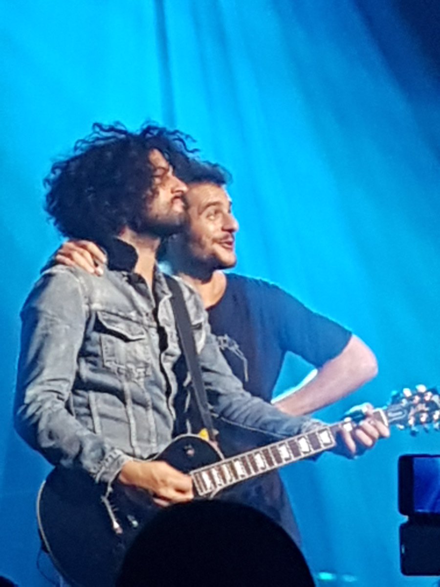 laurie0711's tweet photo. @Amir_Off merci à toi et tes musiciens pour ce concert hier à Dunkerque 😊 quel bonheur à voir... quelle énergie et surtout ce sourire du début à la fin !!! tu sais nous emporter dans ta petite folie avec tellement de simplicité... Merci #AddicTour https://t.co/uq8VZg3h4y