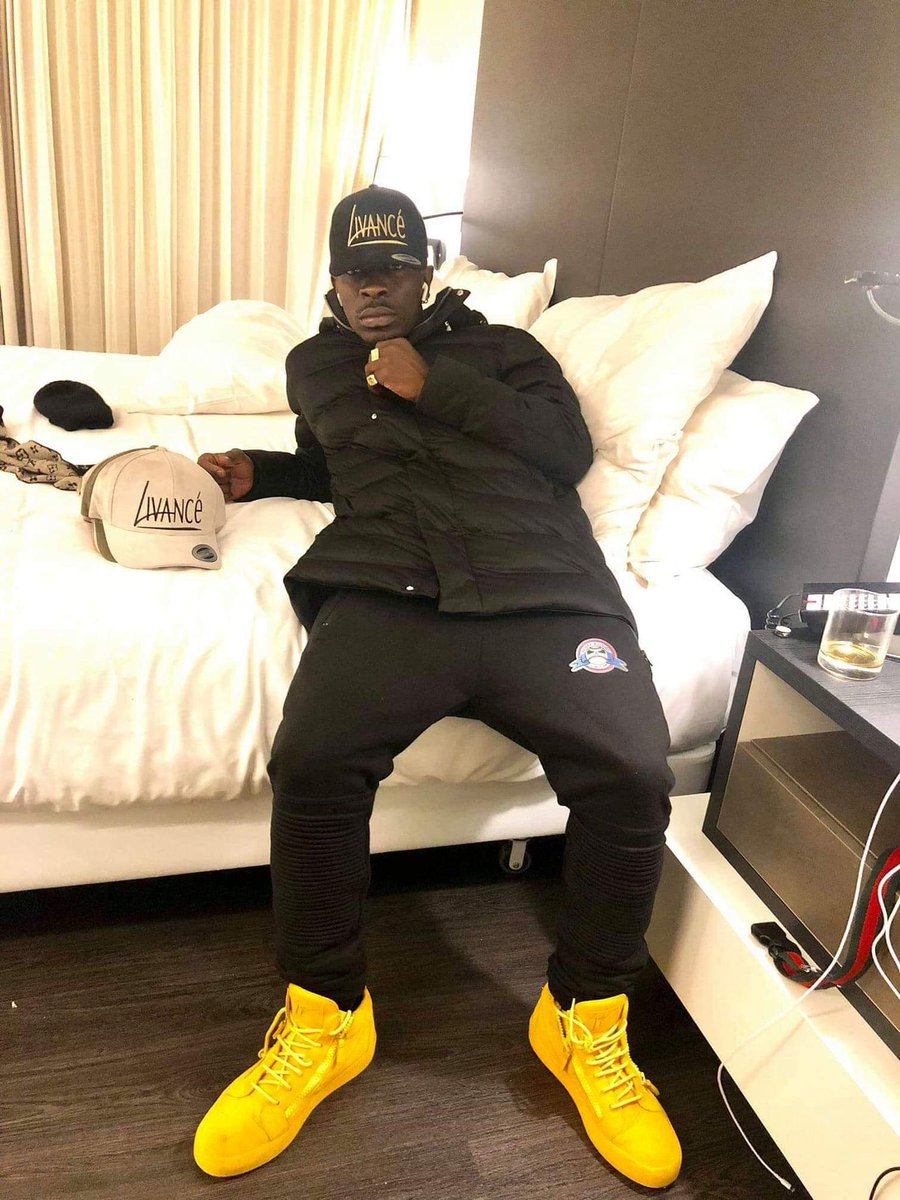 DonKarlonLIB's tweet photo. Shatta Wale ft #AND_SO_WHAT🤣🤣🤣🤣 ? https://t.co/K3VLe1tLxk
