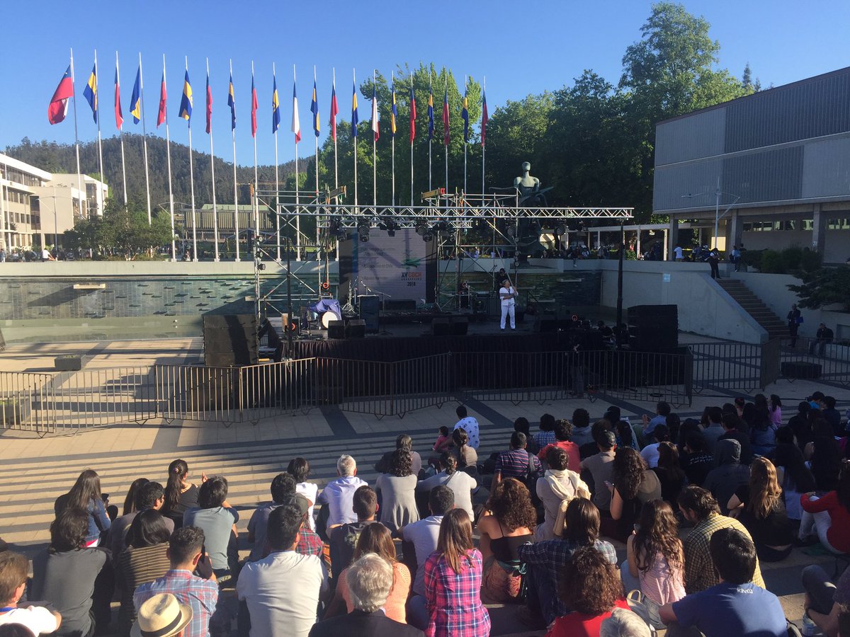 Dgf_uchile's tweet photo. Con el foro de la UDEC lleno, nuestra académica y directora del @CR2_uchile Laura Gallardo presenta en la plenaria abierta del @XVCGCh https://t.co/A4ZXR8Zawf