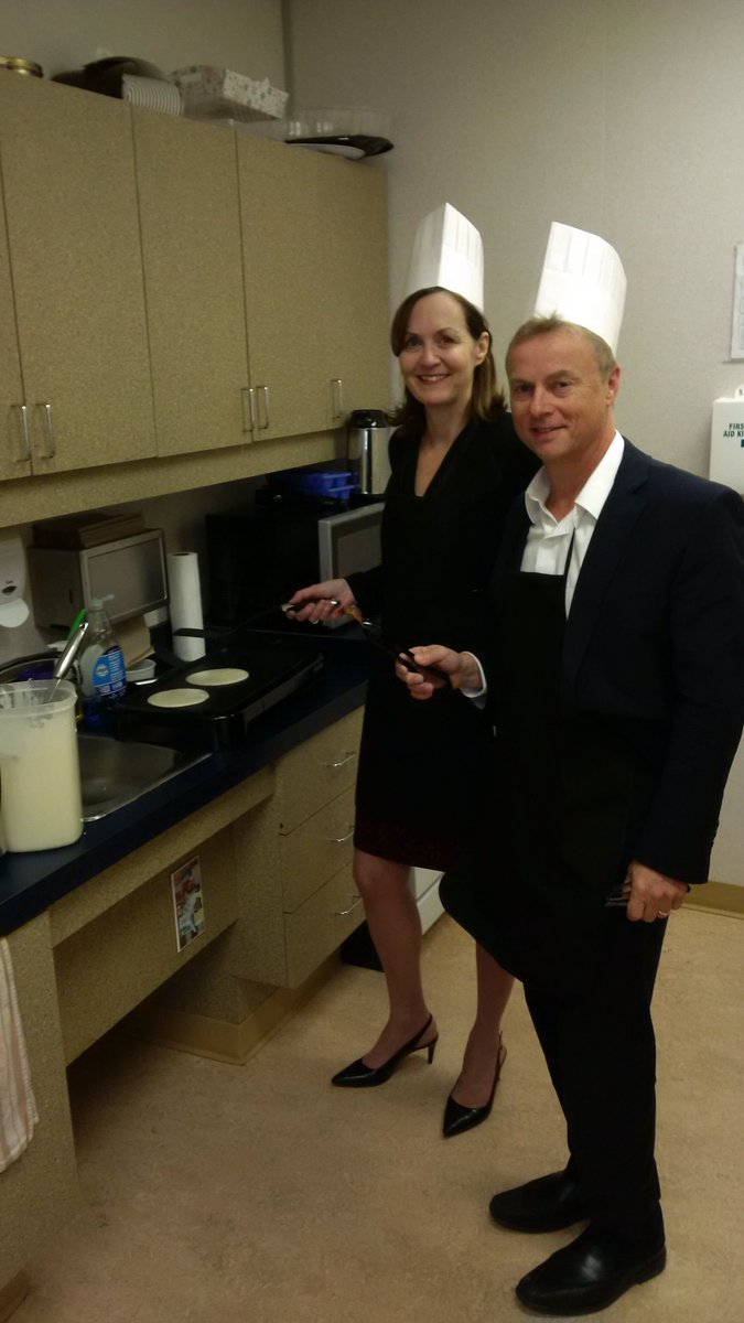 Enjoyed a pancake breakfast with our ABSB auction winners in support of #CRACC #GCWCC #ABSBauction #CRAGives /Nous avons dégusté un excellent petit-déjeuner en compagnie des gagnants de la vente aux enchères de la DGCPS en soutien à la #CCARC #CCMTGC #encheresDGCPS #ARCdonne