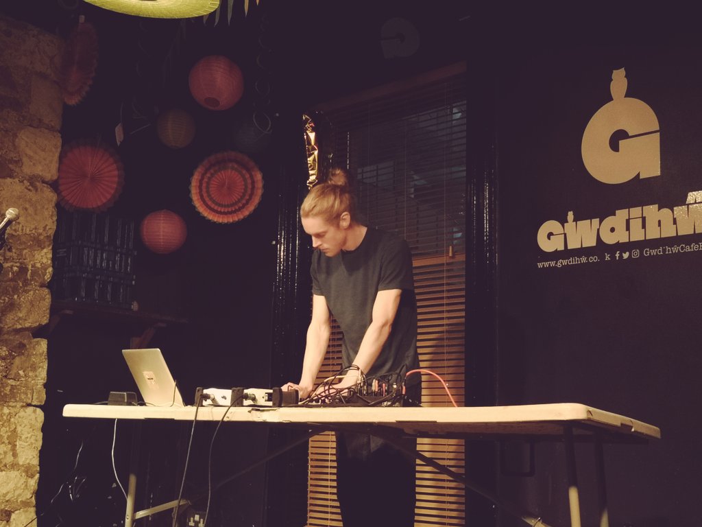 GwdihwCafeBar's tweet photo. Breathtaking, indescribable sounds from R. @seiliog tonight. We can't wait for the release of Megadoze next week! https://t.co/iIeTDhWZRO