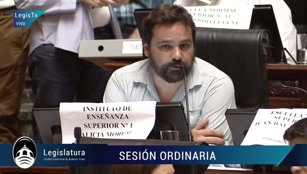 La ciudad primero se debe una ley de educación, que increíblemente no tenemos, para luego definir los procesos de formación docente. El actual proyecto de #UniCABA está desnaturalizado respecto de la propuesta original. #NoalaUniCABA