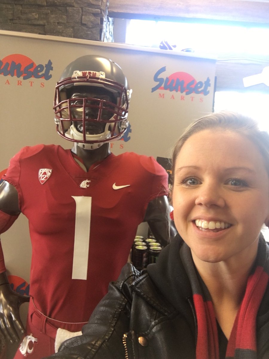 GrammaHill's tweet photo. Starting off this Apple Cup weekend at a place that dreams are made of #sunsetmart https://t.co/0wvClW2cbd