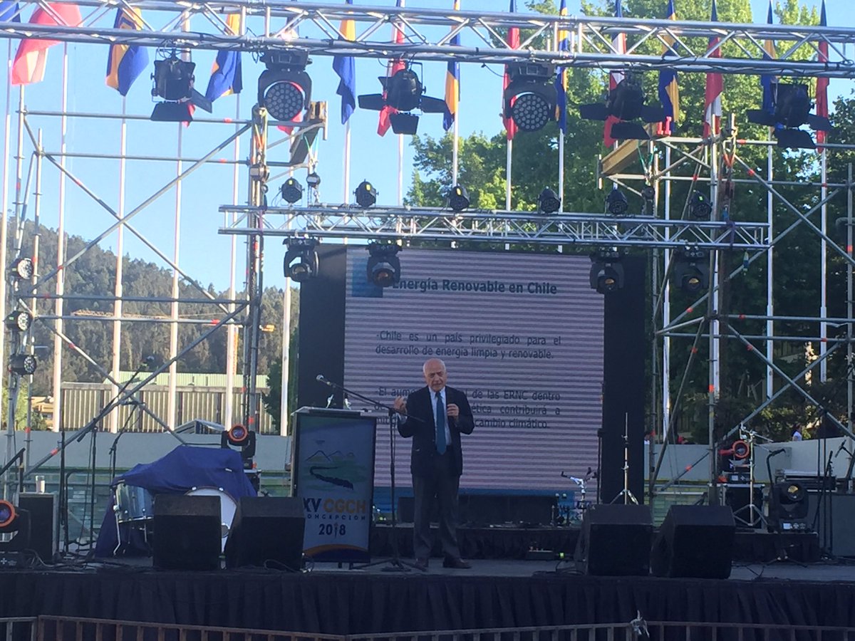 CEGA_uchile's tweet photo. Ahora en el Foro de la UDEC, Guido Cappeti de Enel expone sobre #geotermia al cierre del penúltimo día del @XVCGCh 
#EnergíaMásHot https://t.co/kNbGRprx4T