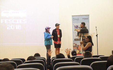 fescies's tweet photo. Se exhibió el documental "Último Año" en el Auditorio en el Edificio Las Heras de la UV con la presentación de los protagonistas Nicol y Luis 👏😃
#fescies #fescies2018 #cine https://t.co/7lrOwP79Ru