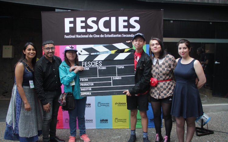 fescies's tweet photo. Se exhibió el documental "Último Año" en el Auditorio en el Edificio Las Heras de la UV con la presentación de los protagonistas Nicol y Luis 👏😃
#fescies #fescies2018 #cine https://t.co/7lrOwP79Ru