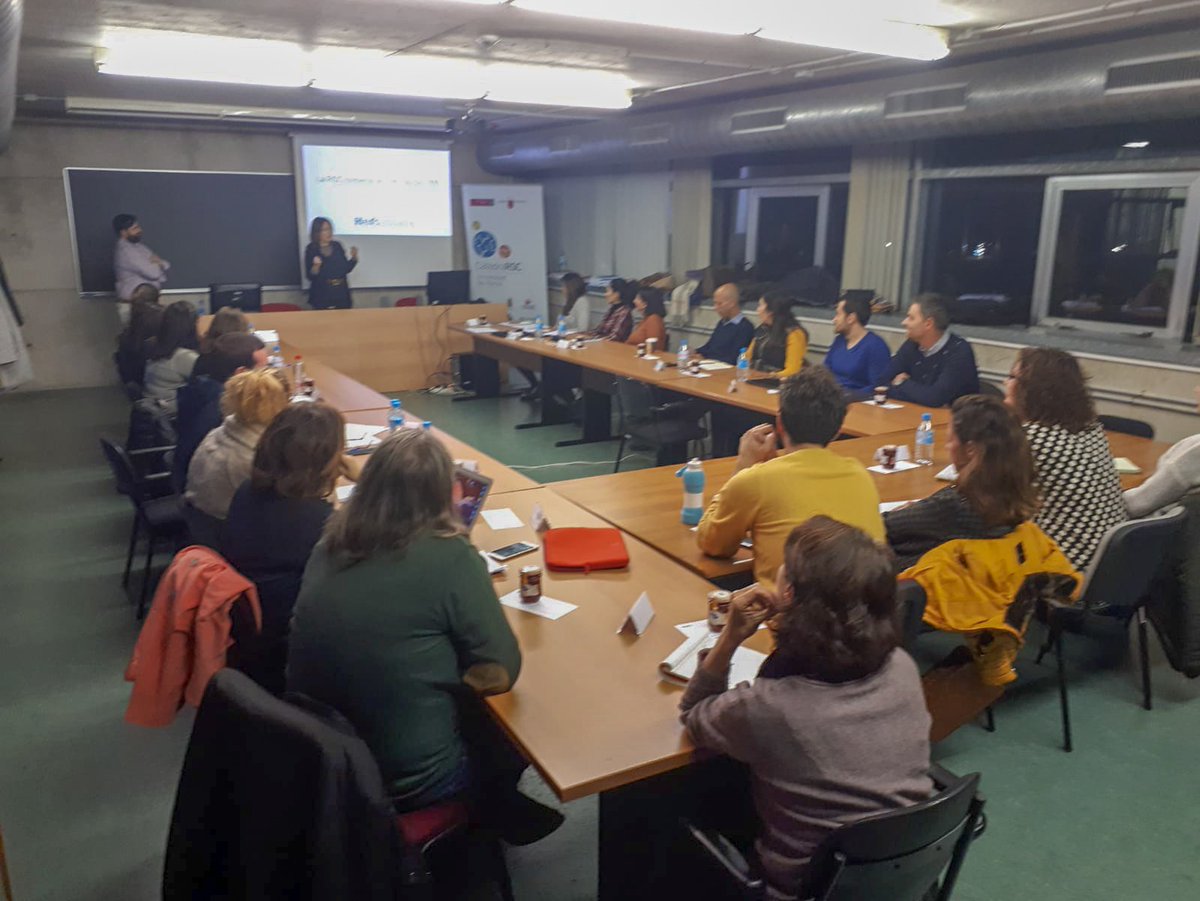 Catedra_RSC's tweet photo. Esta tarde sesión de RSC en grandes empresas en #MásterRSC de @umu con @Hero_Spain. Encarna Guirao y @Armenteros_Luis, Departamento de RR.HH. https://t.co/hLNeskGITz