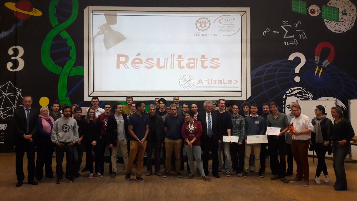 Et la grande gagnante est l'équipe #ArtisaGame ! Son jeu de société très abouti a impressionné le jury ! Merci à tous, aux professionnels de la @CMA_69, au <a href="/fablab_ecl/">FABLAB Centrale Lyon</a> et aux équipes pour ces beaux projets #ArtisaLab...