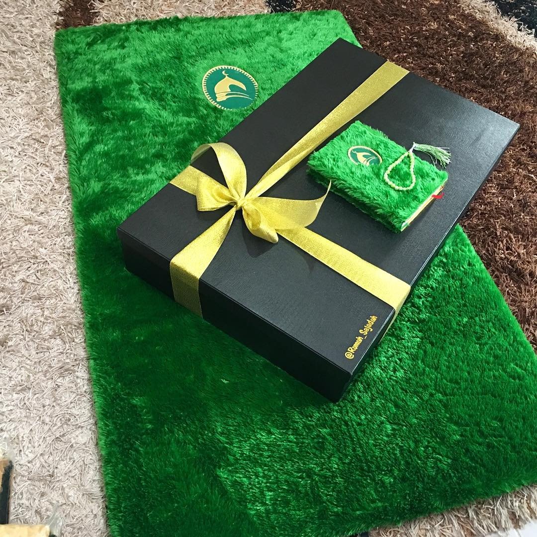 ToserbaEko's tweet photo. Ayo di order sajadah syaffa.untuk hadiah(ulang tahun,wedding) parcel lebaran dll juga seserahan 😊. tersedia juga paket loh,isi paket : Sajadah syafa cantik + Al-Qur'an cantik + Box premium + pita emas + free tasbih 🤩 450 rb.untuk pemesanan/tanya2 ke link https://t.co/7ew3SJhBlq https://t.co/ZmT3mAGoMc